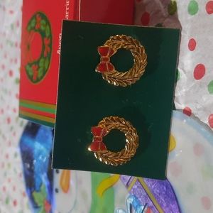 Avon. Holiday wreath earrings. post.